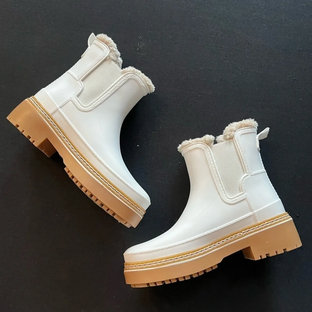 MARC FISHER WOMEN'S FARGO WATERPROOF BOOTIE size 7